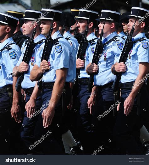 french gendarmerie uniform.